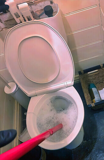 https://blockeddrainsscarborough.com.au/uploads/2025/07/blocked-toilet-74011.jpg